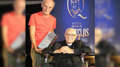 El ganador 2015 el padre Alberto Gauci, y el querido padre Antonio Quetglas.