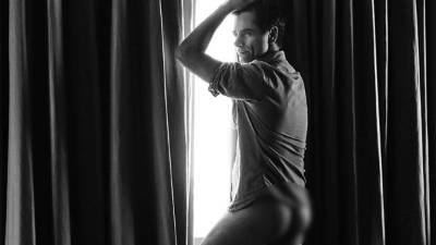 El actor mostró sus glúteos sin ningún temor.