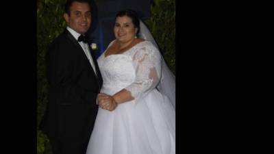 Ibrahím Esmael Al-Refaey Al-Kareem y Linda Emille Mejía Morales disfrutan de su amor.