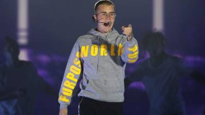 El cantante Justin Bieber en concierto el 23 de marzo de 2017, en el Estadio Nacional de Santiago (Chile). EFE