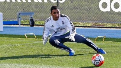 El jugador entrena con el equipo pero no garantiza que esté listo para el próximo partido.