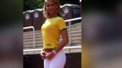 La presentadora mexicana Inés Sainz está en el ojo del huracán porque fue ignorada por Leonel Messi.