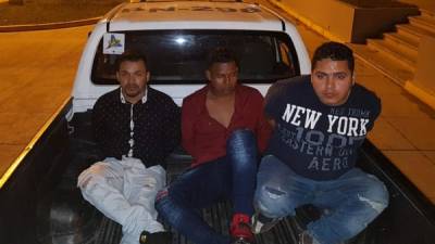Los detenidos son Santos Valentín Castro Torres (21), Ever Armando Villatoro Flores (27) y Darwin Antonio Flores Carbajal (28).