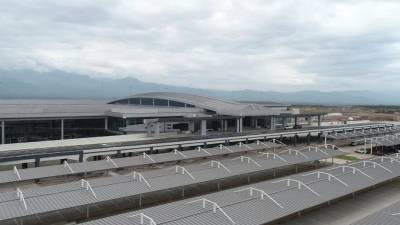 El Aeropuerto Internacional de Palmerola es el primer aeropuerto de grandes dimensiones que se construye en el siglo 21 de Honduras, por lo cual está adecuado a los requerimientos de la aviación y aeropuertos modernos.