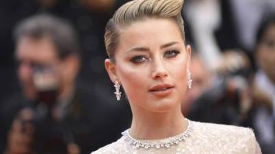 “Estoy muy emocionada de compartir esta noticia con ustedes', dijo Amber Heard en sus redes sociales.