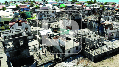 El cayo Bonacca tiene una extensión de unas 11 hectáreas. Según Copeco, el incendio afectó las viviendas construidas en 130 lotes. El 21% eran negocios. Fotos: Yoseph Amaya.