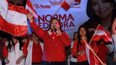 Gabriela Núñez durante un acto de campaña electoral.