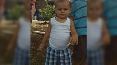 Jafet Zalatiel Torres Umanzor (de dos años).