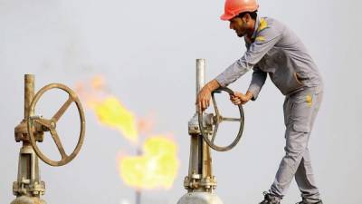 Países petroleros como Irak siguieron bombeando crudo a pesar de los bajos precios.