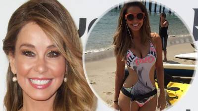 Myrka Dellanos acaba de cumplir 57 años este 27 de mayo. En la imagen la periodista en las playas de Malibú, California.