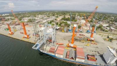 La OPC modernizó y opera la terminal de contenedores y carga general de Puerto Cortés.