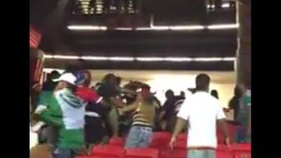 Los fanáticos mexicanos se fueron a golpes tras finalizar el partido.