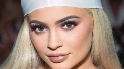 Kylie Jenner superó sus complejos al rellenar sus labios.