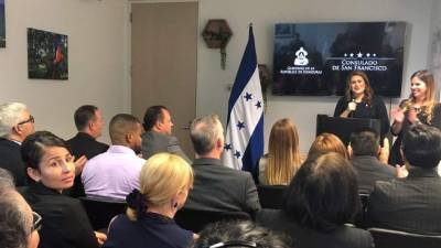 La canciller María Dolores Agüero en la inauguración del nuevo consulado.