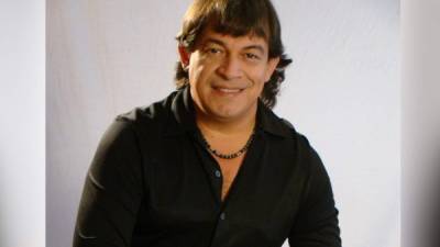El cantante hondureño Javier Monthiel.