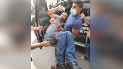 García fue sacado herido de su carro y llevado a un hospital.