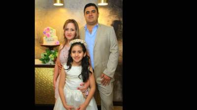 Carolina Muñoz, Antonella Betancourt Muñoz y Arturo Betancourt.