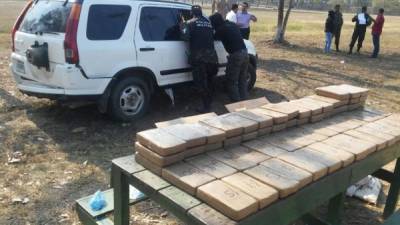 En este vehículo fueron encontrados los 78 kilos de supuesta cocaína en Naco, Cortés.