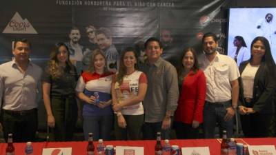 Francisco Pereira, Mariela Villeda, Melissa Villegas, Andrea Quintana, Gustavo Palacios, Carol Kattán, Horacio Ruiz y Debbie Figueroa, patrocinadores del festival Noche del Sabor.