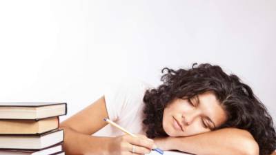 Un sueño de mala calidad afecta la vida cotidiana con síntomas como somnolencia excesiva.