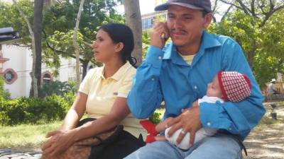 La pareja enseñó a su otro hijo gemelo, Edwin Josué, para que las personas puedan identificar a su hermano y den cuenta a las autoridades.