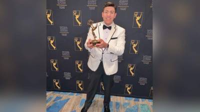 El periodista hondureño Axel Turcios se desempeña como reportero en Noticias 23 Univision en Miami.