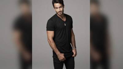 El actor de 34 años debuta en la televisión estadounidense. En la segunda temporada de la serie de la cadena ABC interpreta a León Vélez, un reportero gráfico amante de la adrenalina.