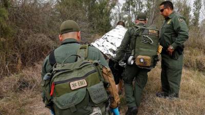 Los dos mexicanos formaban parte de un grupo de siete personas y estaban teniendo dificultades para mantenerse a flote en el cauce del río fronterizo a su paso por Texas, indicó CBP en un comunicado.