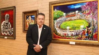 Francisco Pinto Rodezno está feliz por la acogida de su muestra Al color de la música.