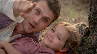 La pequeña y adorable 'Ova' de la película 'Milagro en la celda 7' se está ganando el corazón de millones de personas en todo el mundo por su actuación en la cinta turca.