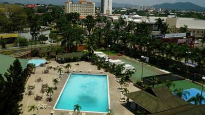 Muchos hoteles en San Pedro Sula cuentan con piscinas y el servicio de pasadías. Foto: Cristina Santos.