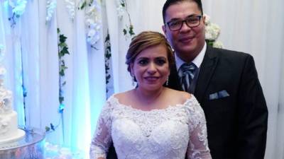 Gina Castejón y Jeffry Deras ya son esposos luego de varios años de ser pareja.