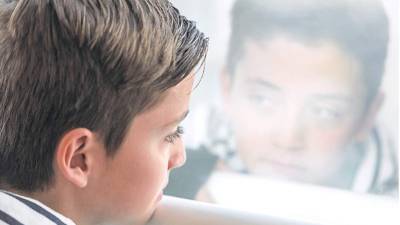 'Ten claro que tu papá no se fue por ti, sino por sus rollos de adulto', le explica la Doctora Corazón.