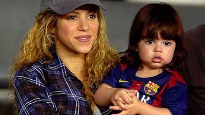 Shakira y Milan en un partido de fútbol.
