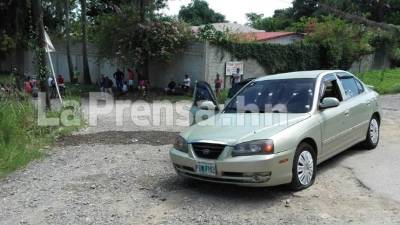 Dos personas fueron asesinadas dentro de un vehículo en La Ceiba, Atlántida.