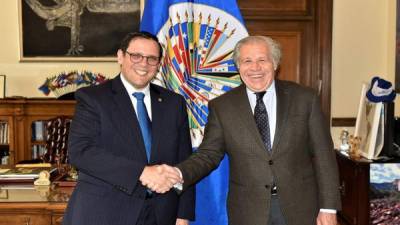 El canciller Lisandro Rosales y el titular de la OEA, Luis Almagro, el 27 de diciembre.