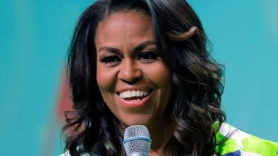 Michelle Obama ganó su primer Grammy con la versión en audio de su libro 'Becoming'.