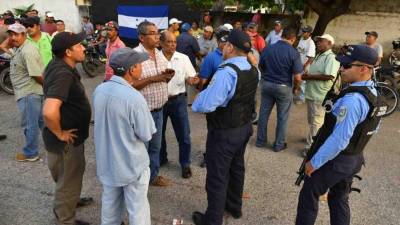 Los trabajadores municipales, en su mayoría de campo, se declararon en calamidad doméstica durante el paro, ya que no tienen dinero para mantener a sus familias.