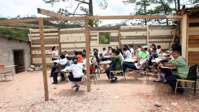 Muchos centros educativos de las zonas rurales de Honduras carecen de las necesidades básicas.