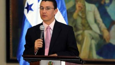 En su cuenta de Twitter, Ebal Díaz escribió el pasado miércoles que a Honduras le preocupa el supuesto trato del recién elegido gobernante salvadoreño con las maras y pandillas.