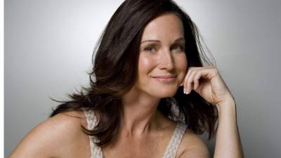 El rostro requiere limpieza y tonificación diaria, más una hidratante adecuada a la edad y calidad de la dermis.