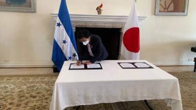 En la residencia del embajador de Japón se llevó a cabo la firma del proyecto.