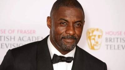 Idris Elba informó que ha permanecido aislado desde que descubrió que podía haber estado expuesto al virus.