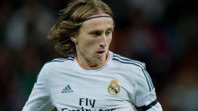 Luka Modric entrena con tranquilidad en los recintos del Real Madrid.