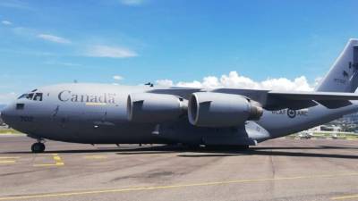 El equipo de protección personal fue trasladado por un avión de la Fuerza Aérea de Canadá.