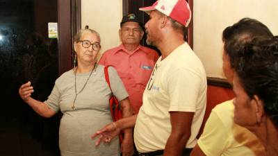 Los jubilados llegaron al palacio municipal exigiendo sus pagos.