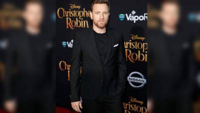 En 1993 logró su primer papel cinematográfico con “Being Human”, filme dirigido por Bill Forsyth y protagonizado por Robin Williams. El actor ha participado en más de 60 películas desde entonces.