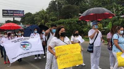 Personal de enfermería se volcó a las calles a manifestarse ante el incumplimiento de sus peticiones.