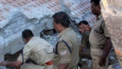 La policía de Afganistán contabilizan algunos daños.