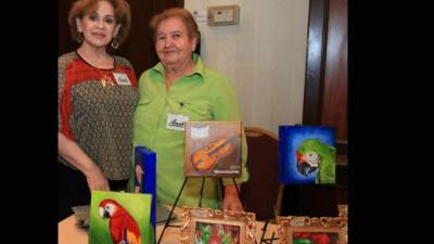 Jacqueline Rivera y Yolanie Paz mostraron sus pinturas a escala mostrando la riqueza de la fauna.